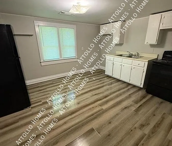 1915 43rd Ave NE #D — Photo 5