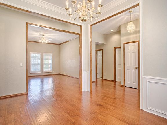 Formal Dining Room - Overlooking Living room and entry way