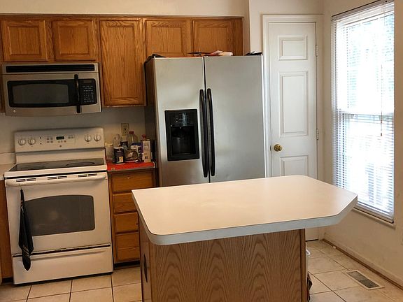 3rd image of 7462 Gadsby Sq