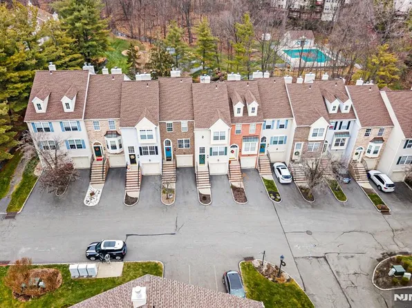 900 Somerset Ct, Ramsey, NJ 07446