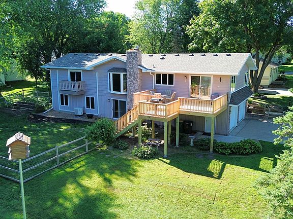 2nd image of 620 Maple St