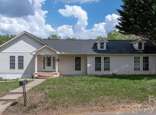 1604 4th St NE, Hickory, NC 28601