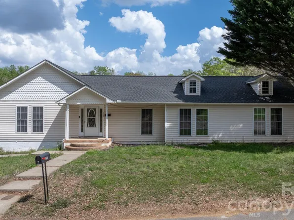1604 4th St NE, Hickory, NC 28601