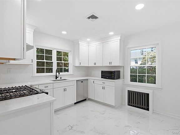 3rd image of 304 Kilburn Road S