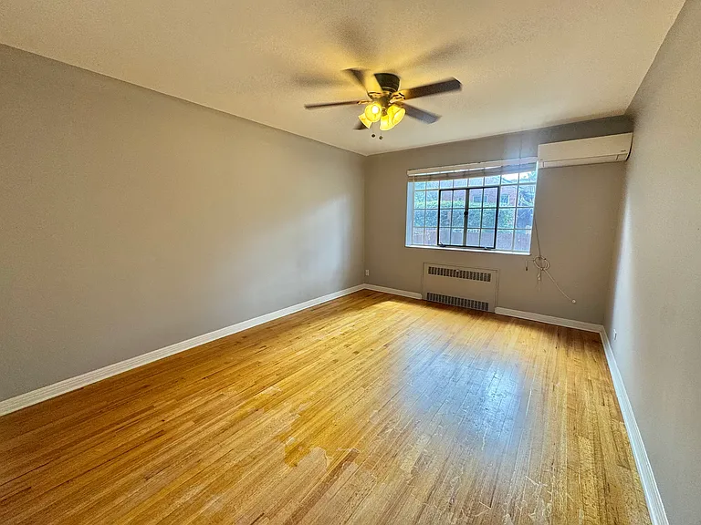 1405 Dexter St — Photo 16
