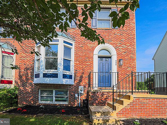 3rd image of 906 Buckland Pl