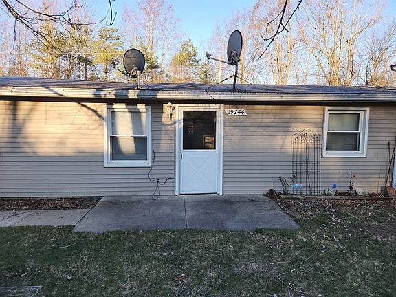 2nd image of 19744 Sharon Ct