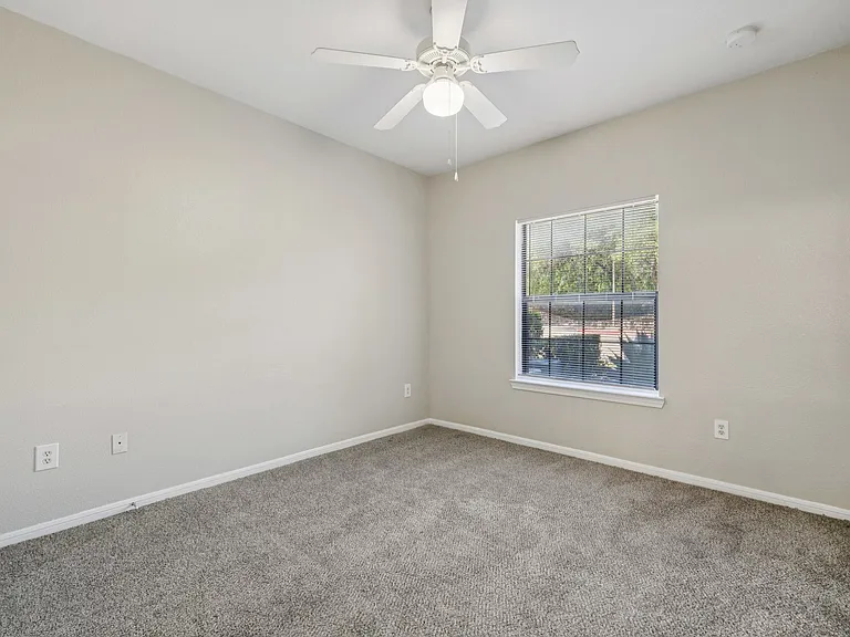 Vistas of Vance Jackson Apartments — Photo 10