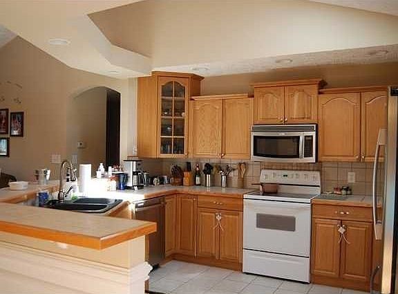 3rd image of 907 Thomas St