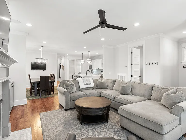 843 Clayton Ave — Photo 8