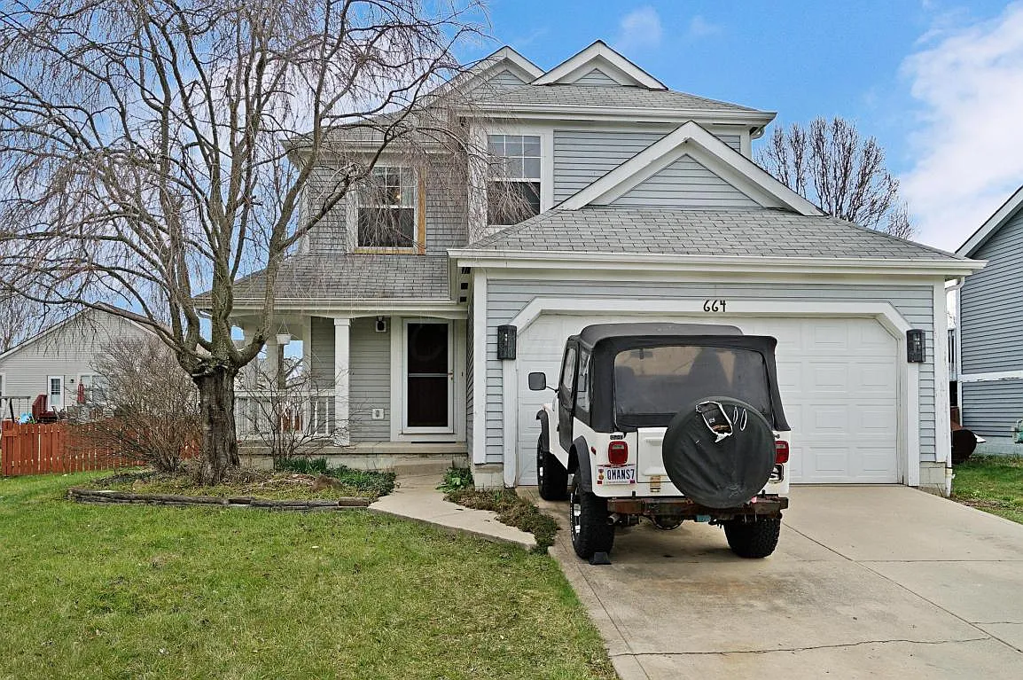 664 Academy Dr photo 1