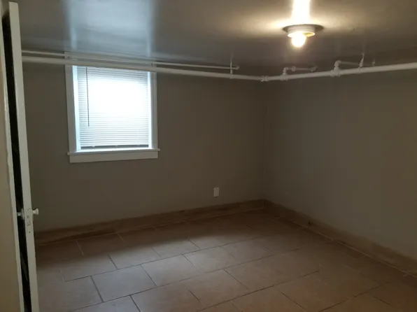 1047 S 32nd St #5, Omaha, NE 68105