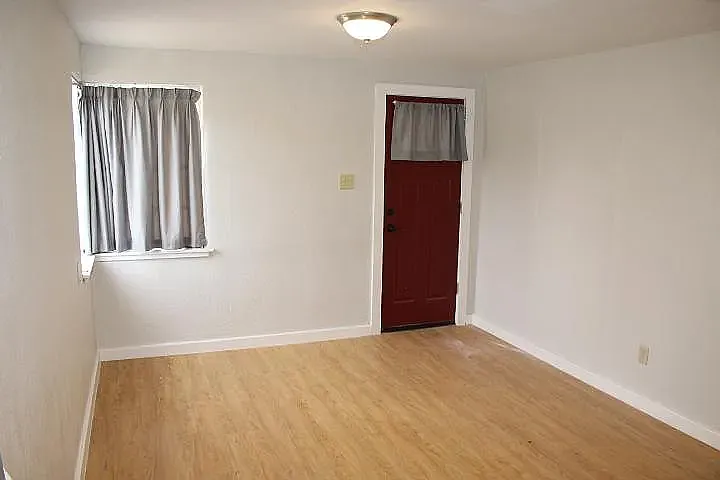 425 N Athenian St — Photo 6