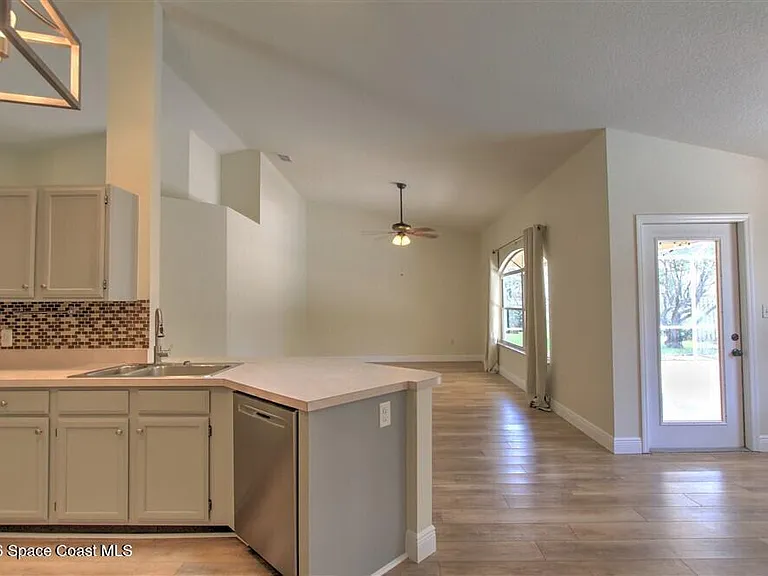 1899 Crane Creek Blvd — Photo 22