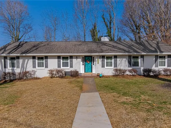 4173 Wycliff Dr, Winston Salem, NC 27106