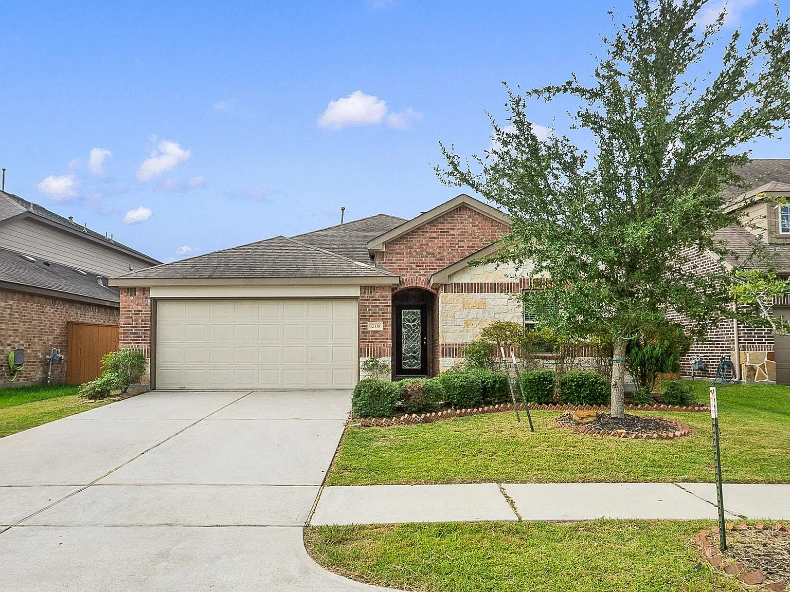 3 bed, 2.0 bath, 1999 sqft, $2,500 — Photo 2