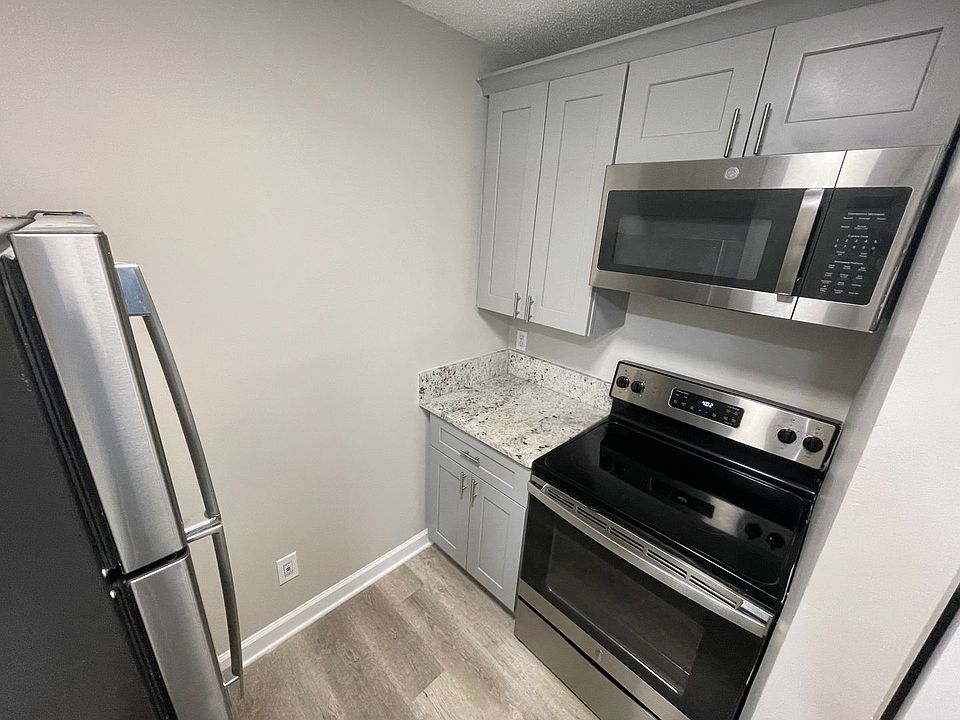 1st image of 415 W 10th St APT 4B