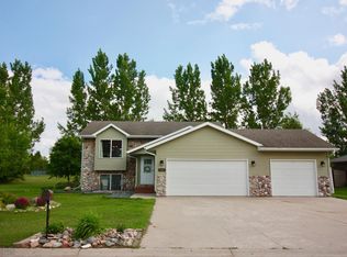 111 Dakota Dr, Hankinson, ND 58041