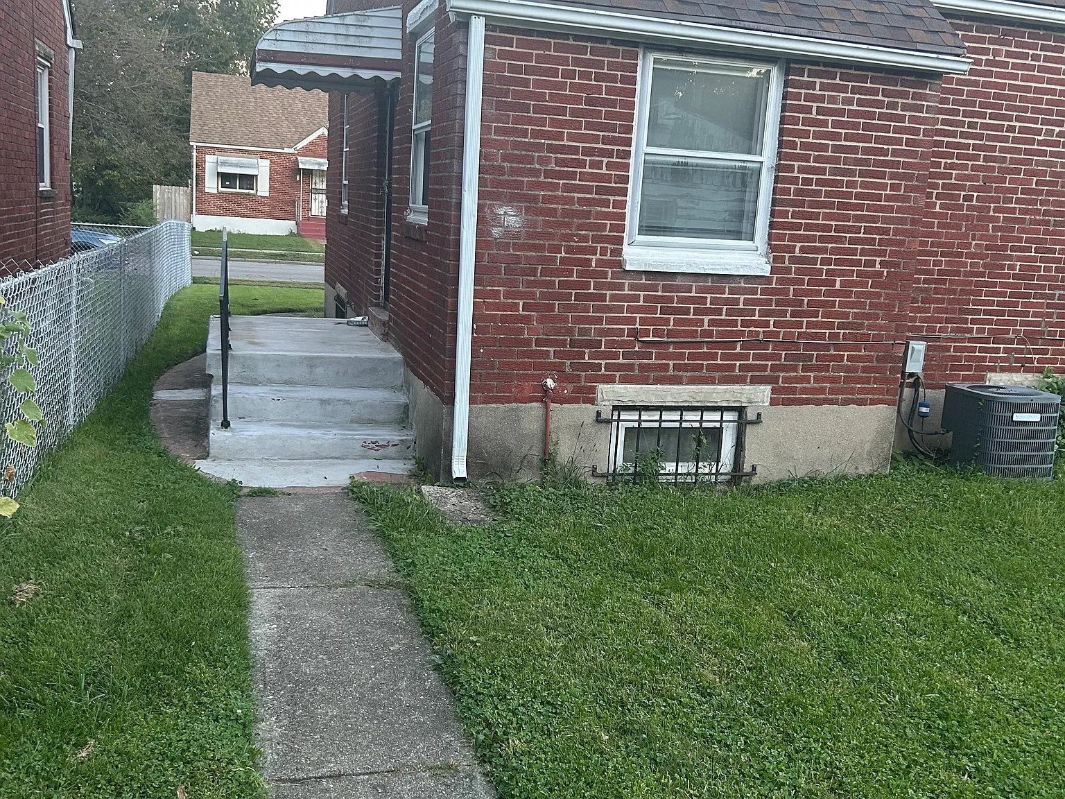 3 bed, 888 sqft, $1,000 — Photo 2