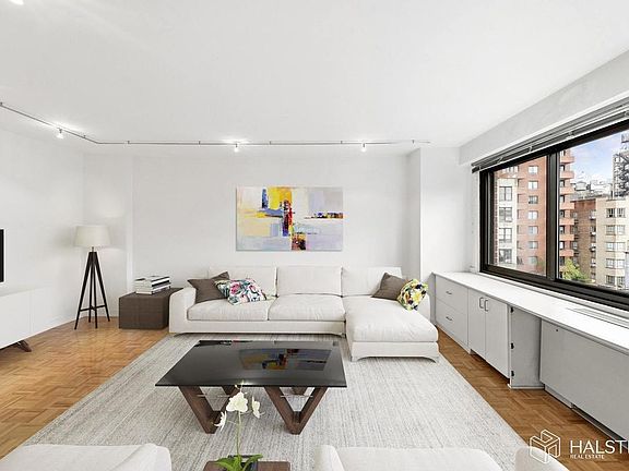 2nd image of 201 W 21st St APT 6H