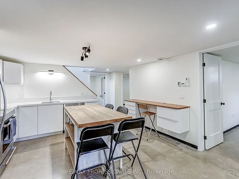 9 Cashman Cres #BASEMENT — Photo 14
