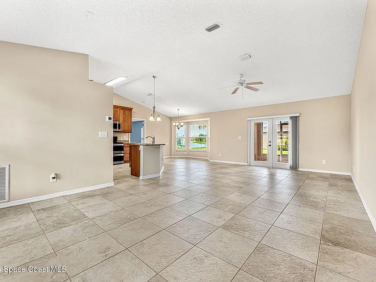 1622 Laramie Cir — Photo 8