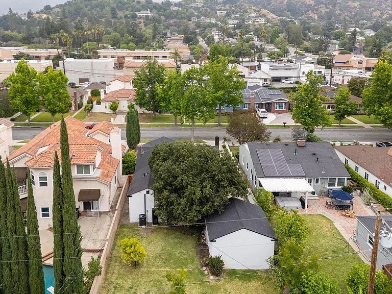 320 Laurel Ave — Photo 38