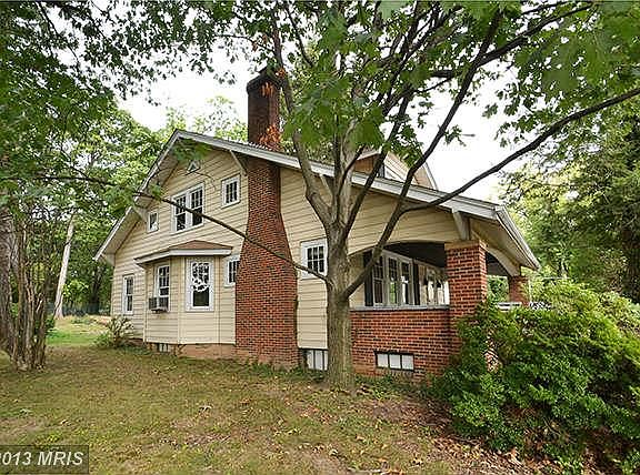 3rd image of 1612 N Quincy St