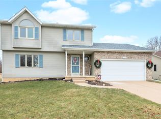1210 Emerald Woods Ct, Davenport, IA