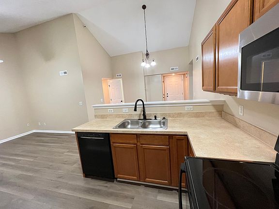 5th image of 5600 NE 80th Ter Unit 3B