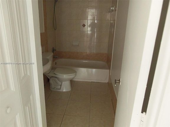 4th image of 4156 Inverrary Dr APT 105