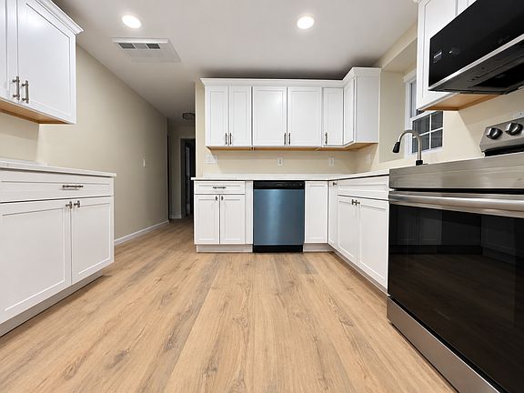 5th image of 8 Birch Ln #A