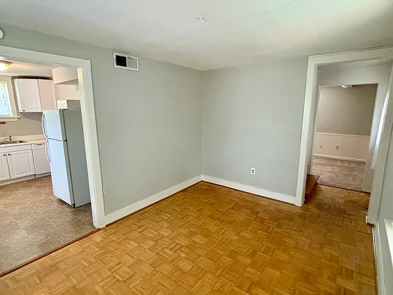 369 Sterling St NE — Photo 8