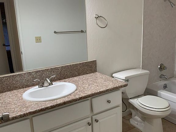 4th image of 2815 E St APT 3