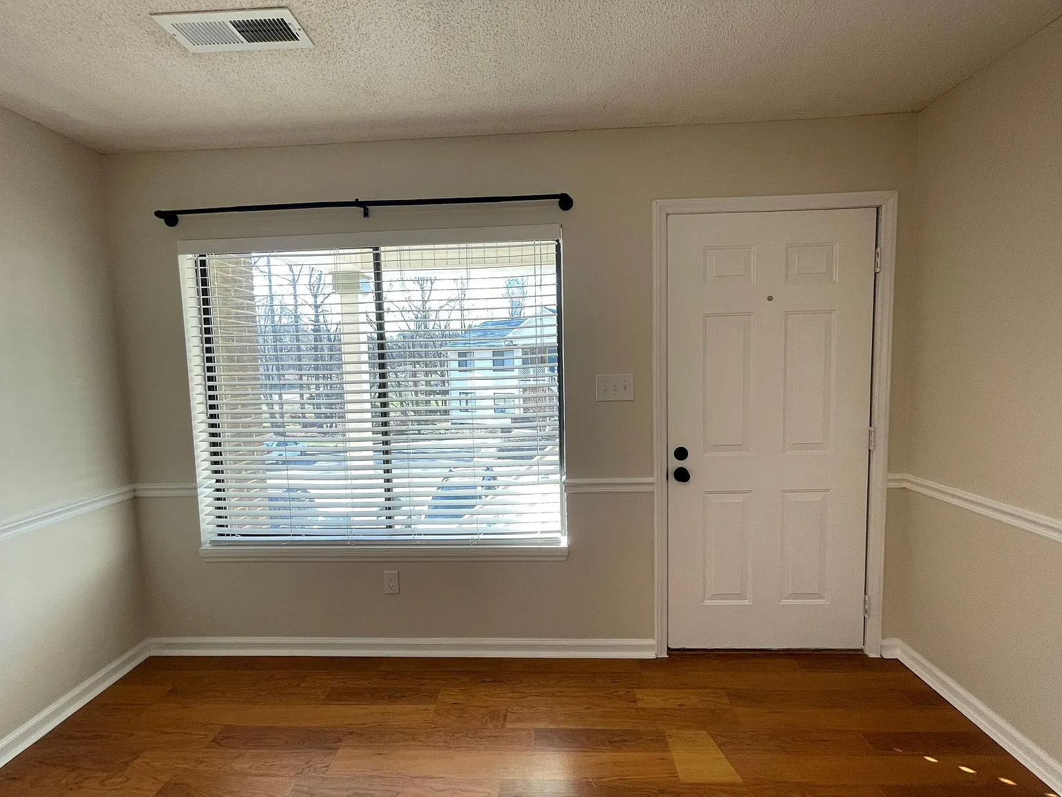 2 bed, 768 sqft, $1,100 — Photo 4