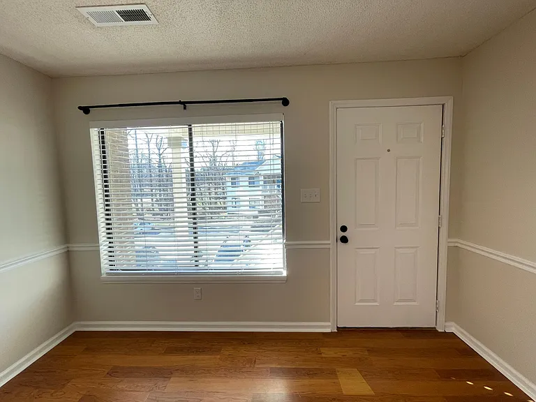 212 Davidson St — Photo 4