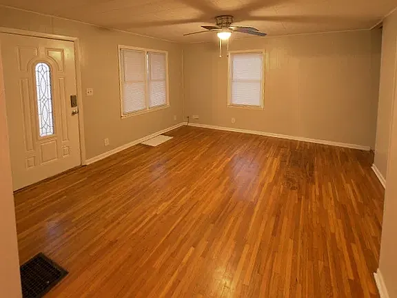 3 bed, $1,400 — Photo 2