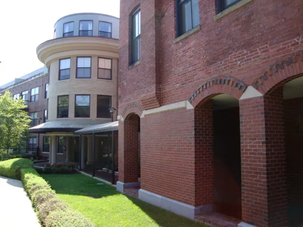 110 Cypress St Unit 301, Brookline, MA 02445