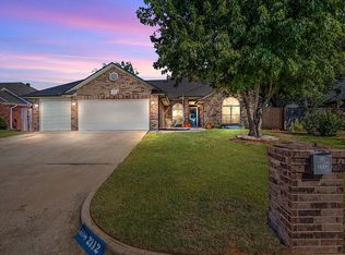 2112 Windsong Dr, Midwest City, OK 73130