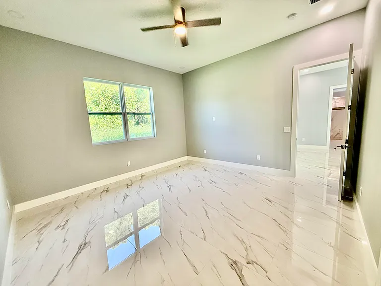 660 NE Moss Rose Pl — Photo 14
