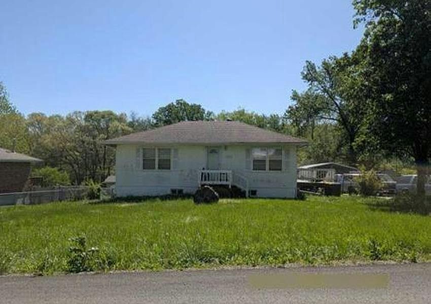 1st image of 5601 NE Meadowbrook Rd