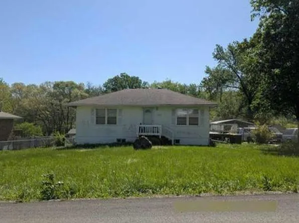 5601 NE Meadowbrook Rd, Kansas City, MO 64119