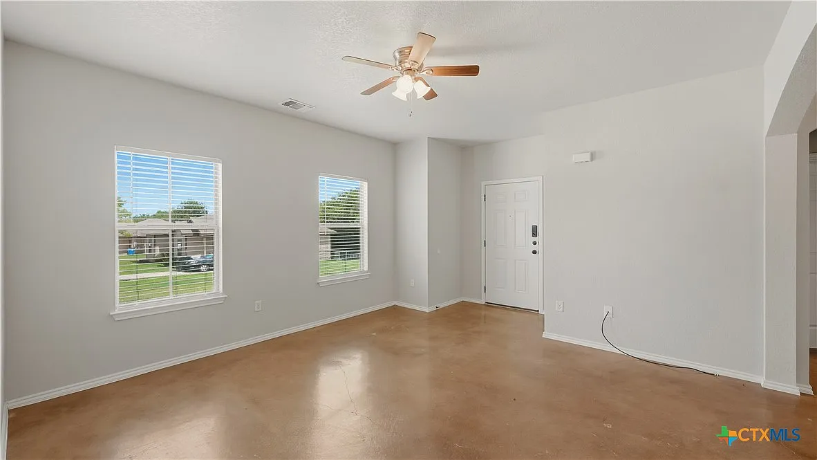 3 bed, 2.0 bath, 1100 sqft, $1,395 — Photo 4