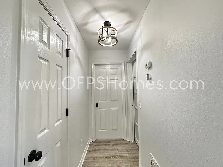 2426 Houston Cir — Photo 12