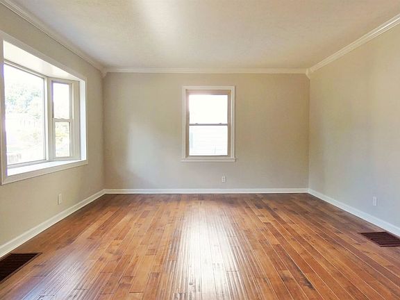 5th image of 871 Saint Clair Ave