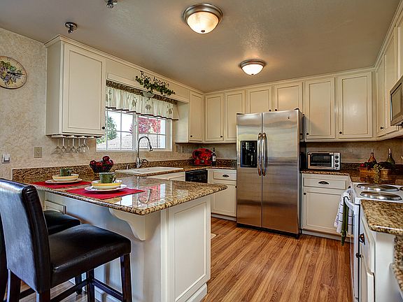 Bright Kitchen, Granite