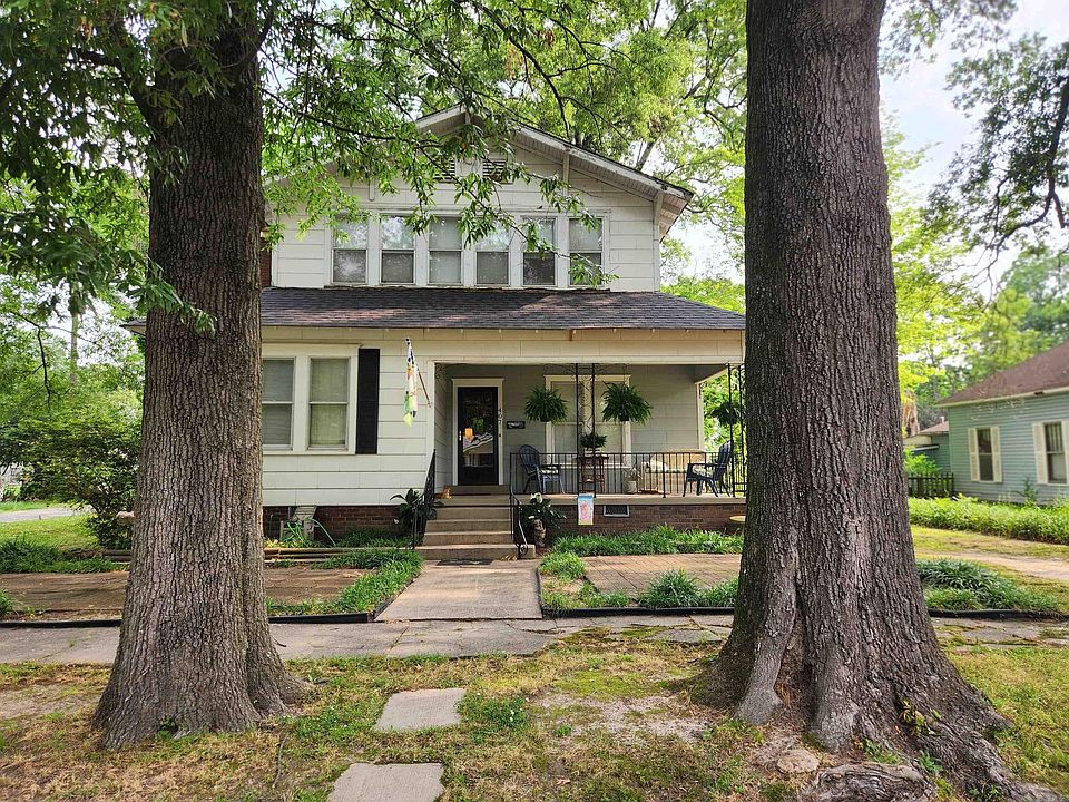 1st image of 407 E 4th St