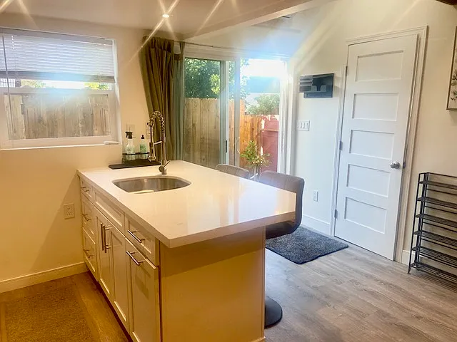 Acacia Ave — Photo 3