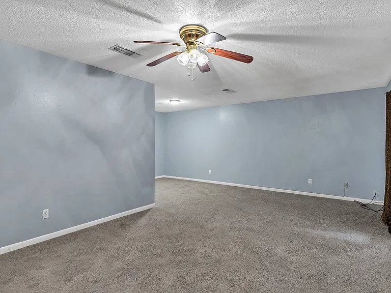 334 Fendler Pkwy — Photo 19