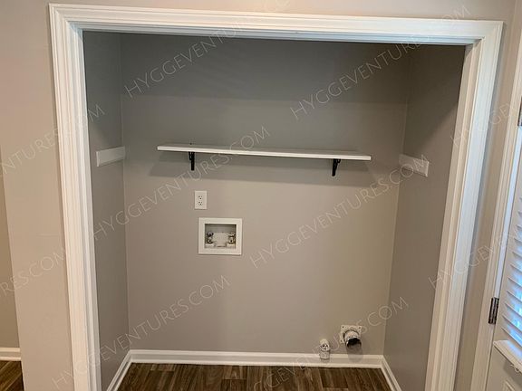 Laundry Nook with hookups